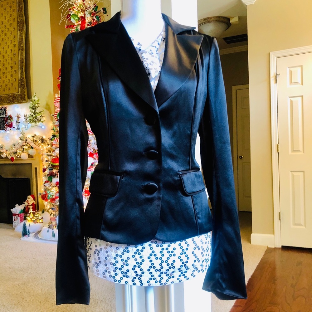 DVF, Black silk jacket w/ pink inside. New Size 10